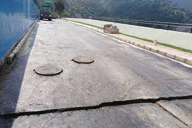 福田梅林沥青道路修复施工